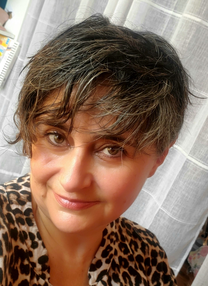 charlotte-schein-psychotherapie-hypnose-addictologie-developpementpersonnel-seclin.jpg Charlotte Schein, spécialiste en thérapies brèves, addictologie et transgénérationnel à Lille, présente pour éclairer votre chemin vers le changement